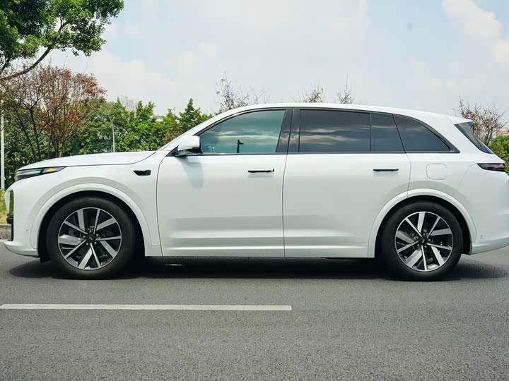 2023 Li Auto L7 Pro - Used Extended-Range Electric SUV Export Ready