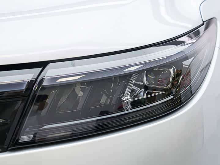2024 AITO M7 1.5T RWD Plus (White)