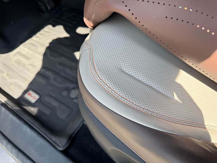 2024 BYD Qin Plus DM-i Glory 120km Flagship PHEV S