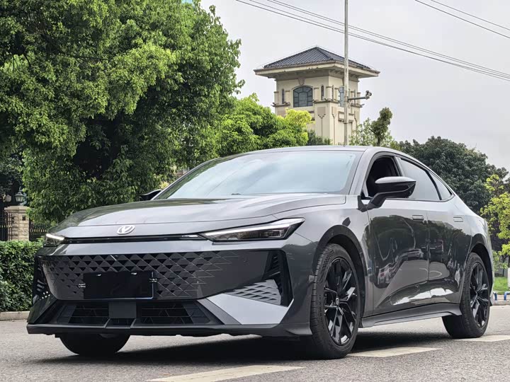 2024 Changan UNI-V iDD PHEV Sport Sedan - Export R