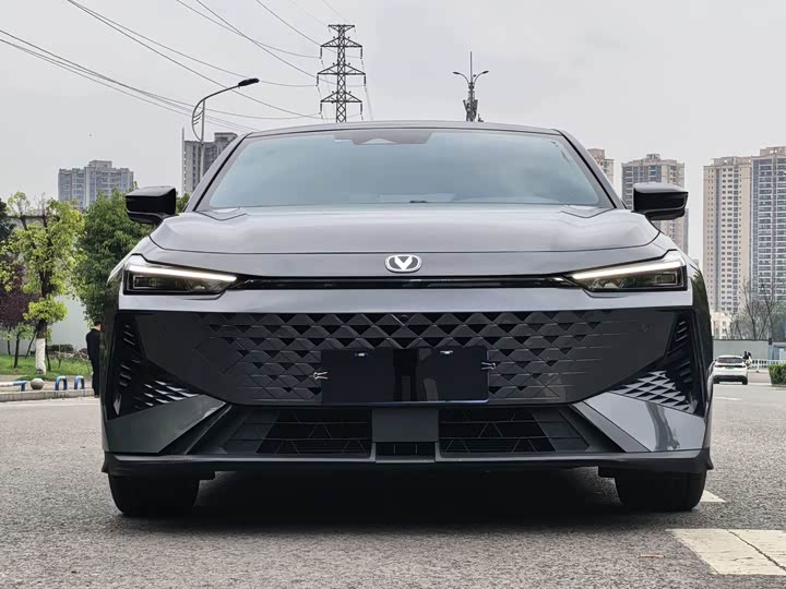 2024 Changan UNI-V iDD PHEV Sport Sedan - Export R