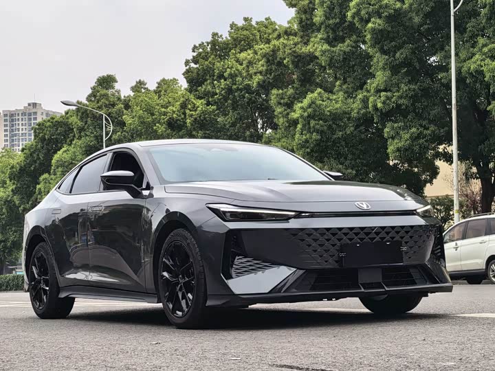 2024 Changan UNI-V iDD PHEV Sport Sedan - Export R