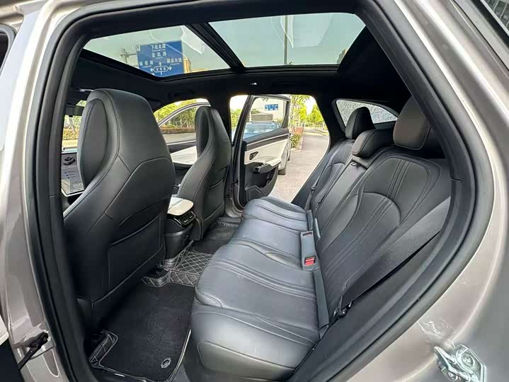 2023 Geely Galaxy L7 1.5T PHEV SUV - Export Ready 