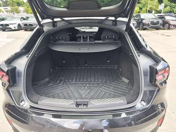 Lynk & Co 05 2022 2.0TD 轿车 - Export Ready LHD